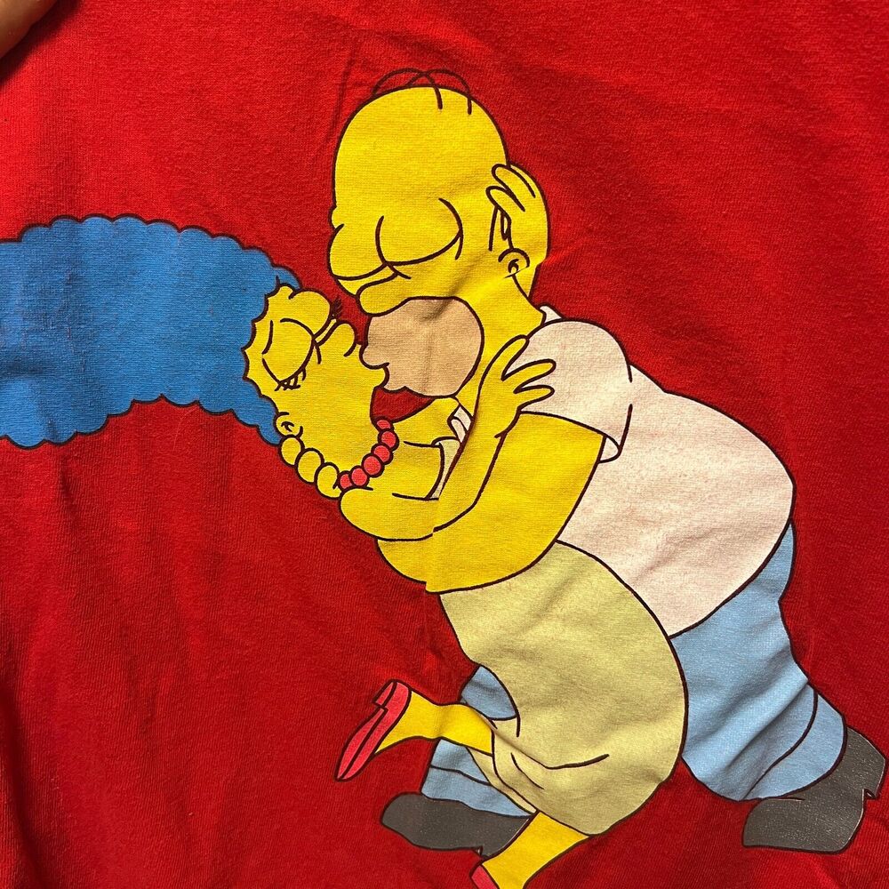 Vintage The Simpsons T Shirt Homer with kissing marge, bart maggie lisa Red XL